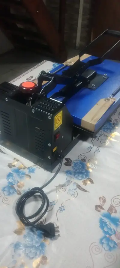 Máquina de prensa térmica azul - miniatura 1