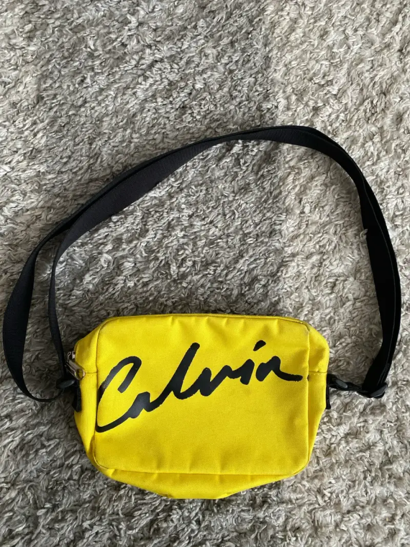 Riñonera amarilla Calvin - 1
