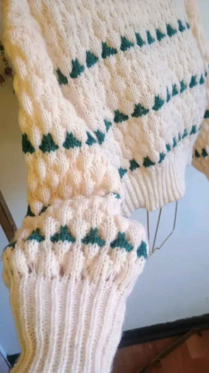 Suéter tejido blanco con diseño - 4