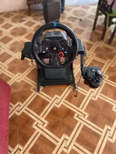 Volante Logitech para simulación - miniatura 3