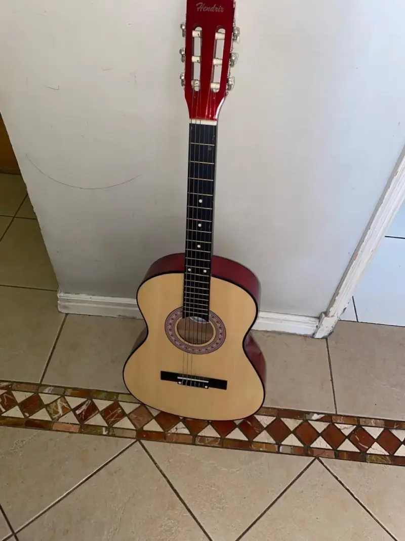 Guitarra acústica - 2