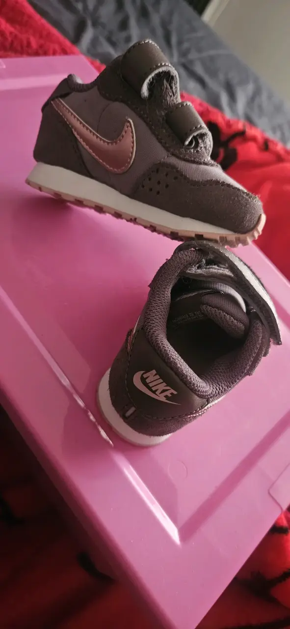 Zapatillas Nike infantiles café - 1