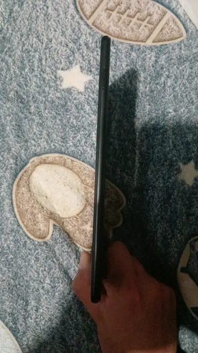 Tablet negra en buen estado - miniatura 3