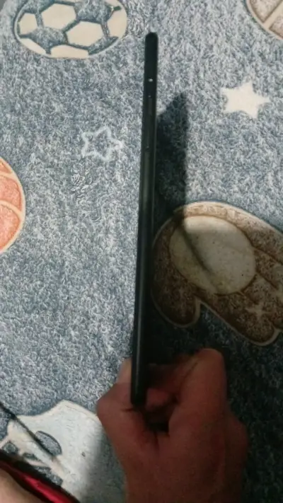Tablet negra en buen estado - miniatura 4