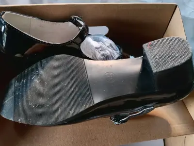 Zapatos de charol negros - miniatura 3
