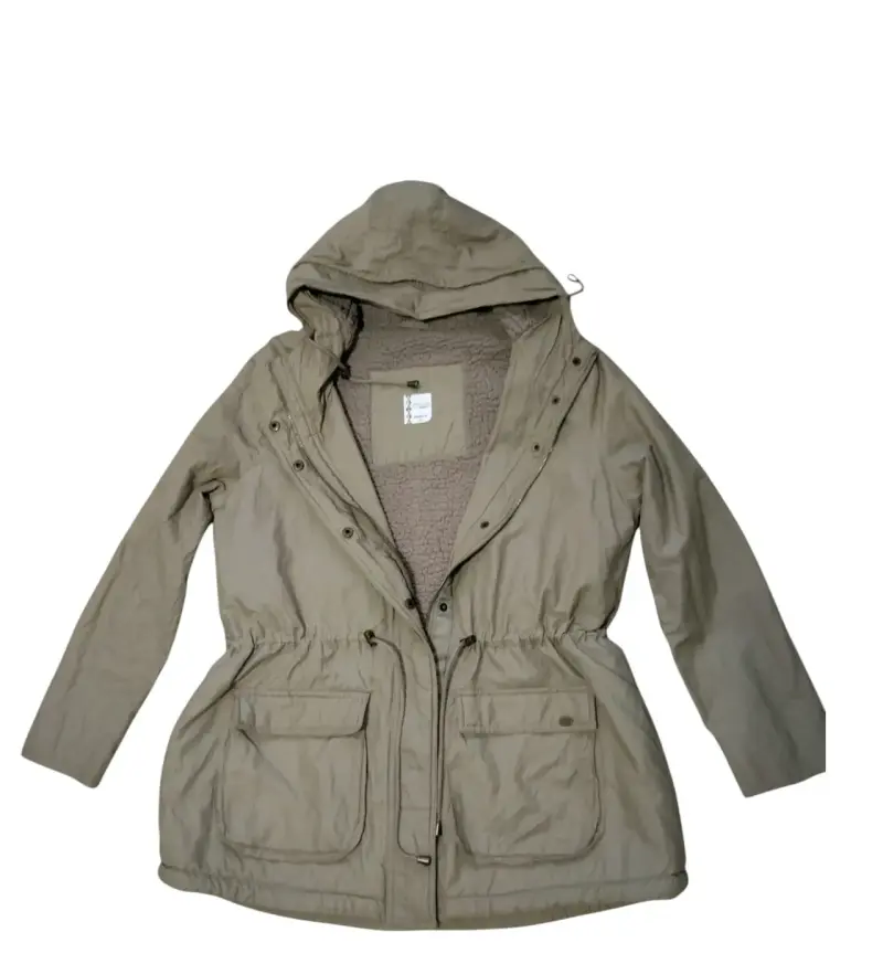 Chaqueta con capucha