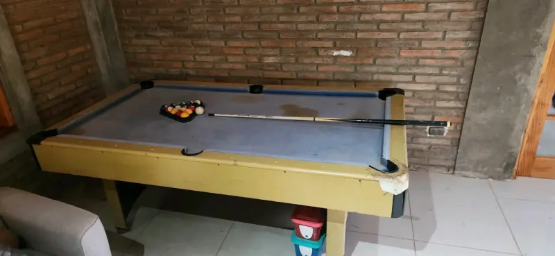 Mesa de billar en estado aceptable - 1