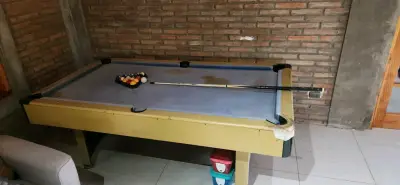 Mesa de billar en estado aceptable - miniatura 1