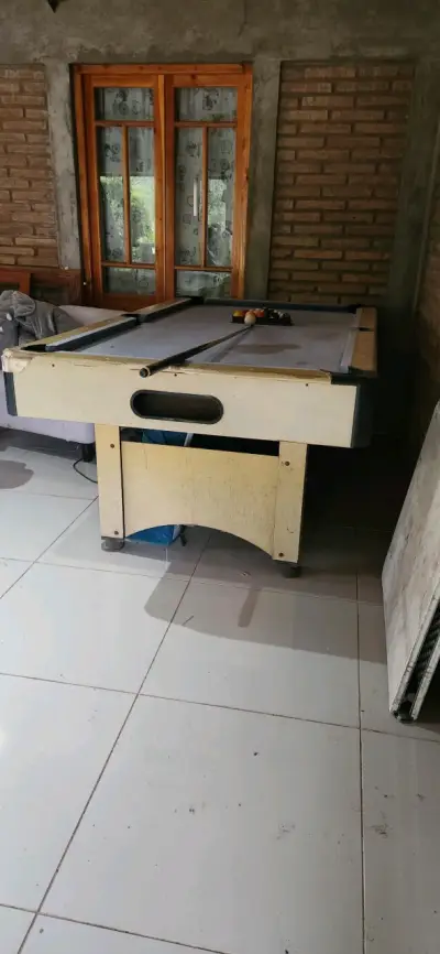Mesa de billar en estado aceptable - miniatura 4