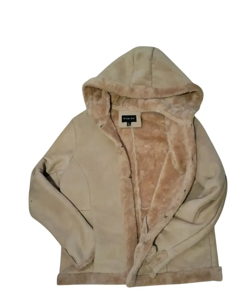 Abrigo de piel sintética beige