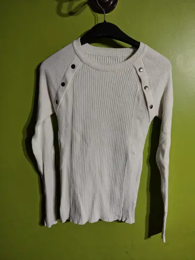 Chaqueta azul con capucha - miniatura 4