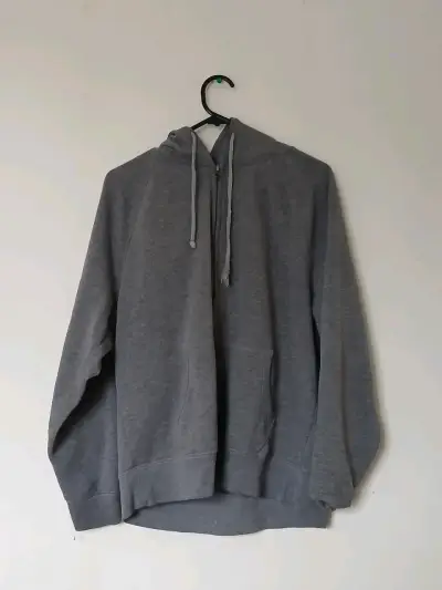 Polerón gris con capucha - miniatura 1