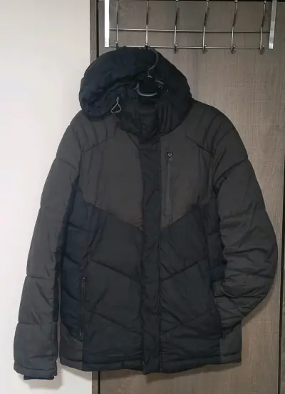 Chaqueta acolchada negra con capucha - miniatura 1