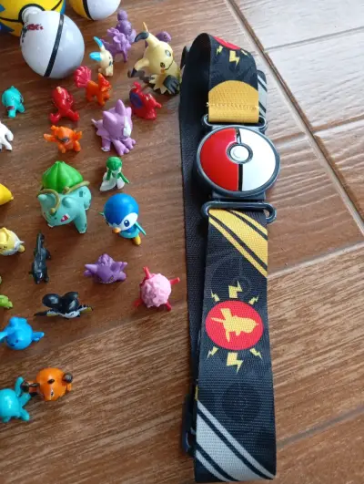 Lote de figuras Pokémon y pokebolas - miniatura 5