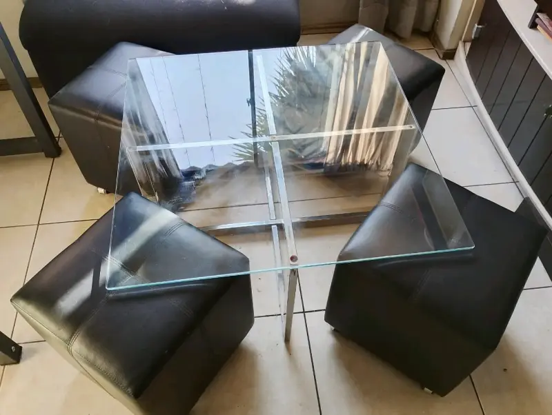 Mesa de centro de vidrio+ 4 puff - 6