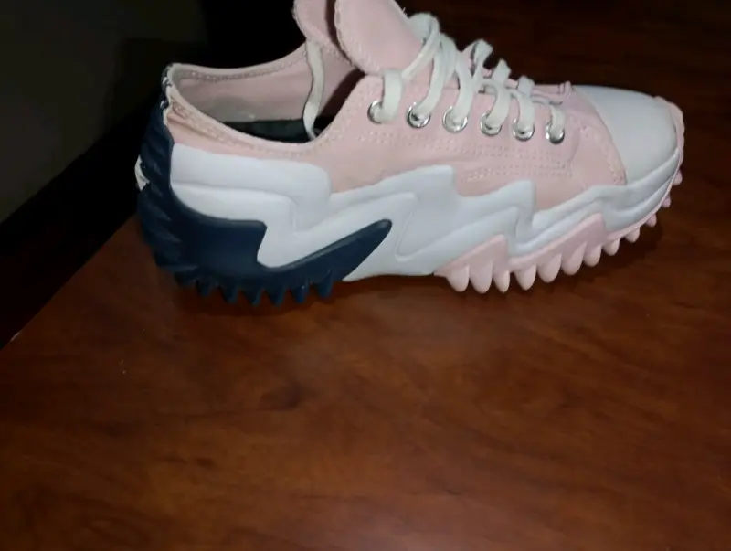 Zapatillas deportivas rosadas - 1