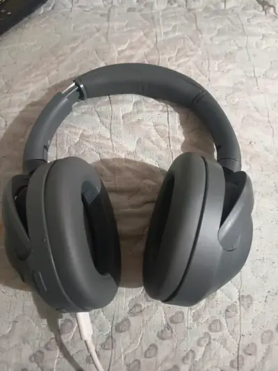 Audífonos over-ear negros - miniatura 1
