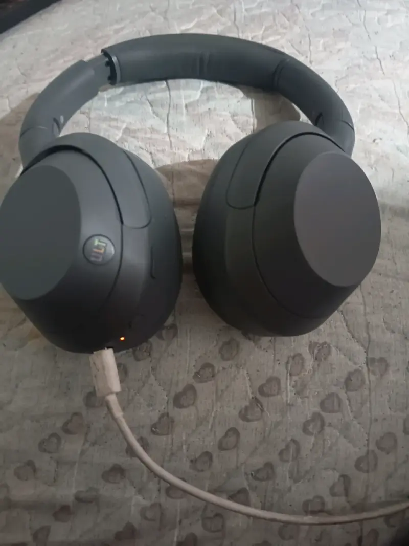 Audífonos over-ear negros - 2