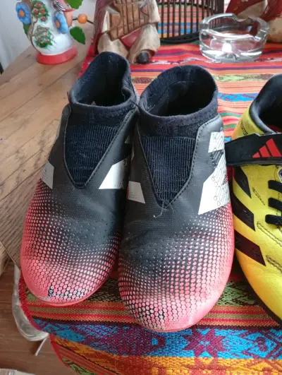 Zapatillas de deporte en buen estado - miniatura 2