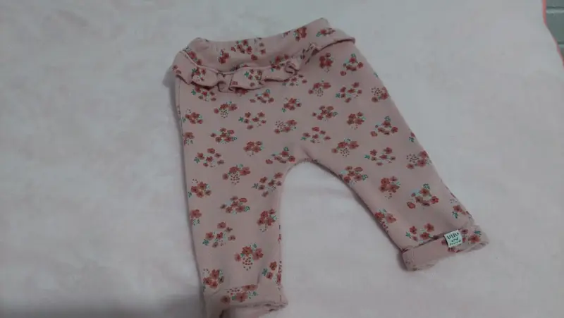 Pantalones bebé rosa y floreado - 2