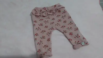 Pantalones bebé rosa y floreado - miniatura 2