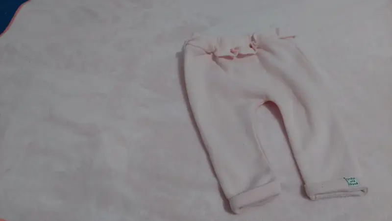 Pantalones bebé rosa y floreado - 3