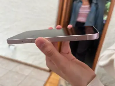 iPhone 13 rosado - miniatura 2