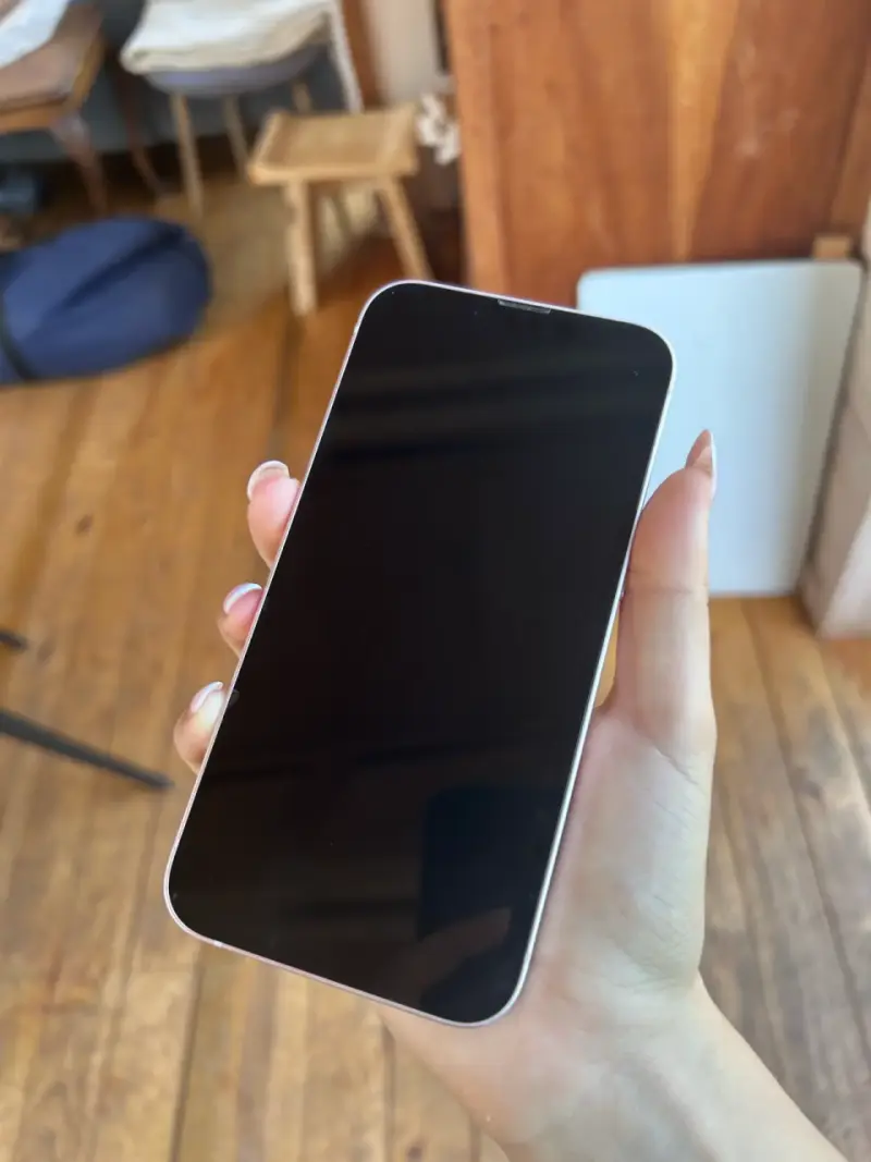 iPhone 13 rosado - 3