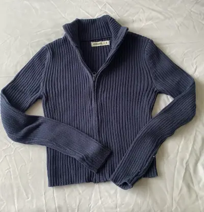 Chompa azul con cierre ( talla S) - miniatura 1