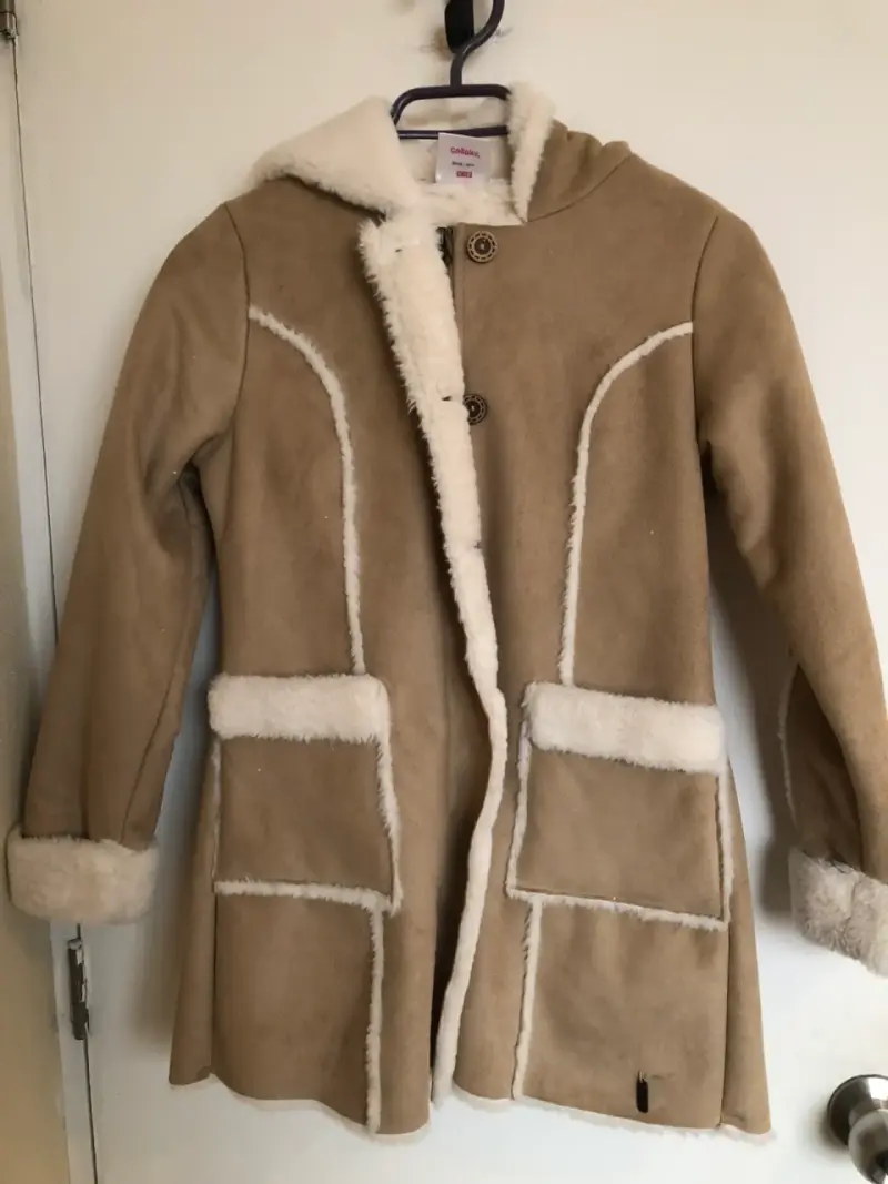 Abrigo beige con capucha y forro para niña - 1
