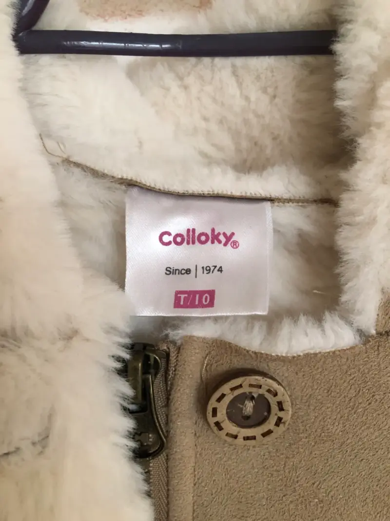 Abrigo beige con capucha y forro para niña - 2