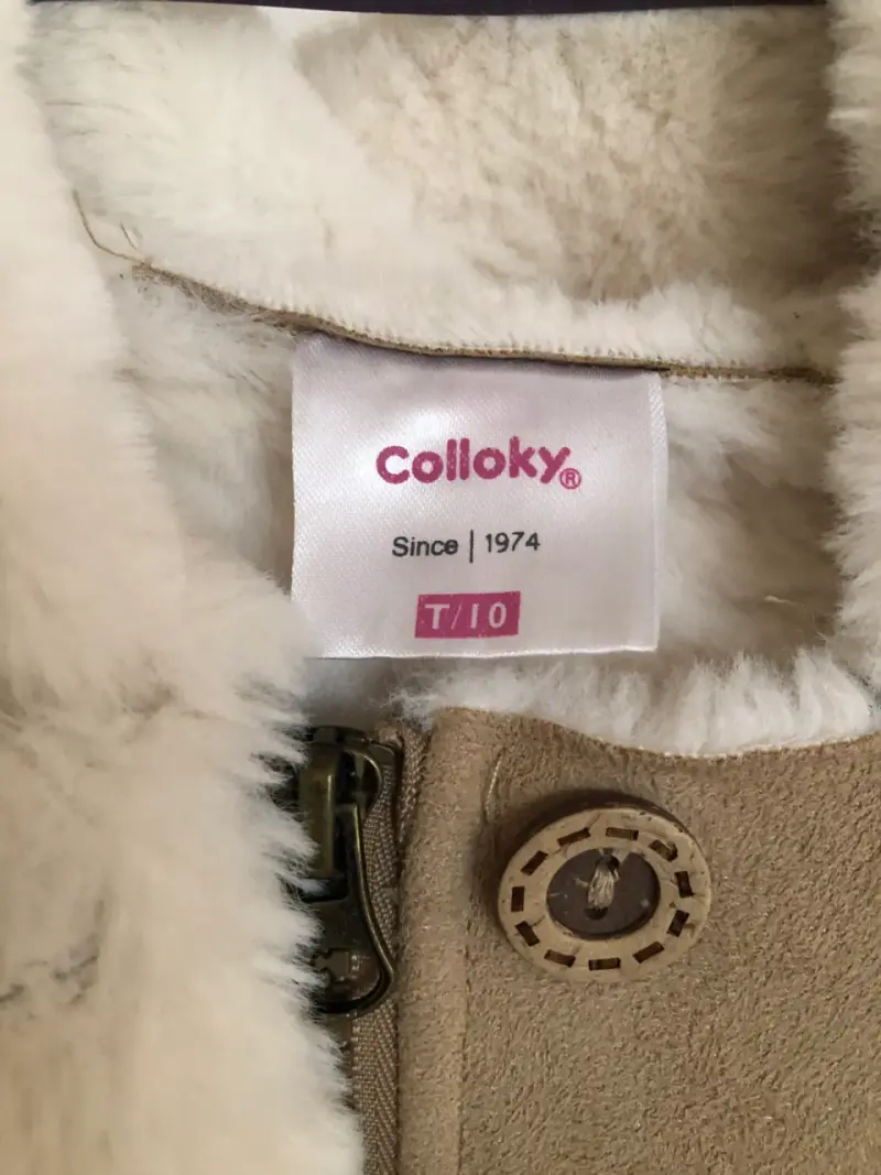 Abrigo beige con capucha y forro para niña - 3