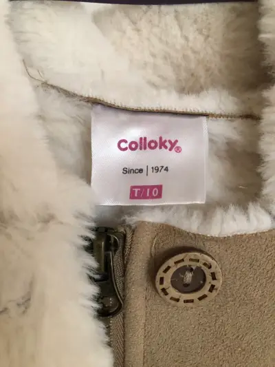 Abrigo beige con capucha y forro para niña - miniatura 3