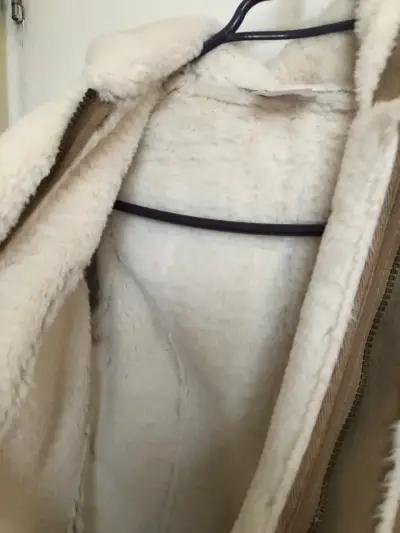 Abrigo beige con capucha y forro para niña - miniatura 4
