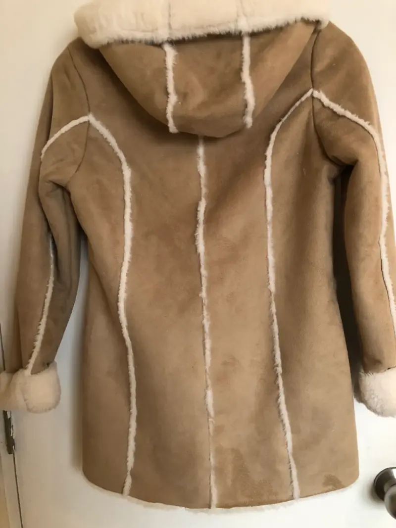 Abrigo beige con capucha y forro para niña - 5