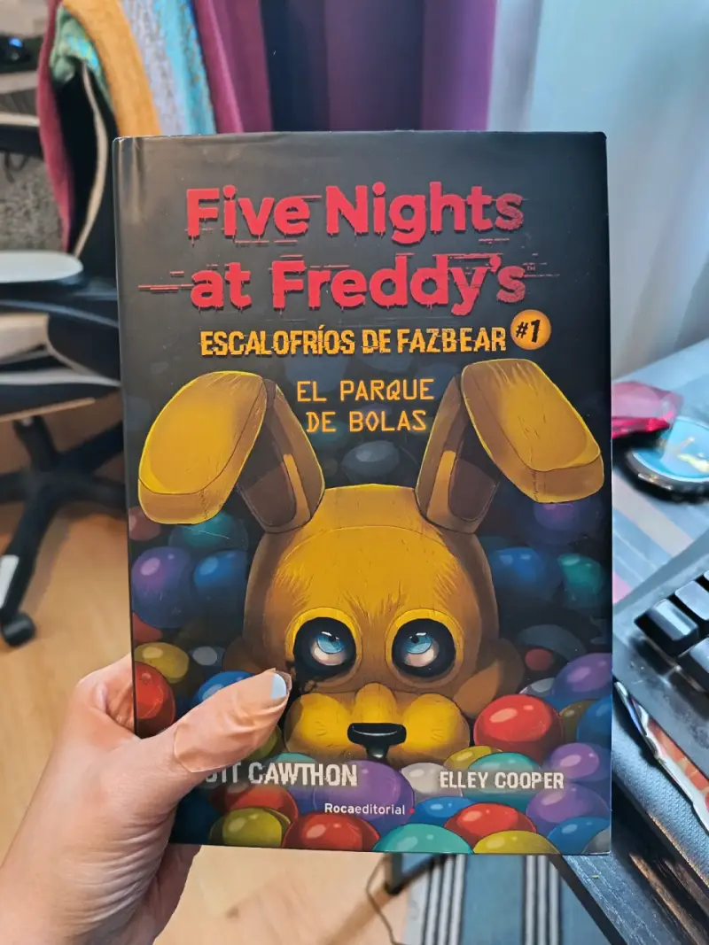 Libro Five Nights at Freddy's - 4