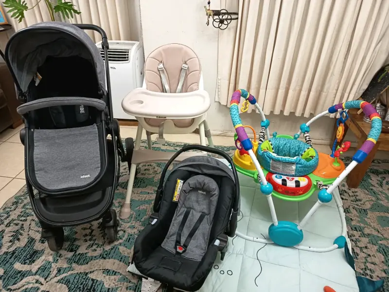 Coche, silla y centro de actividades - 1