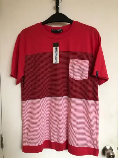 Polera roja a rayas con bolsillo - miniatura 1