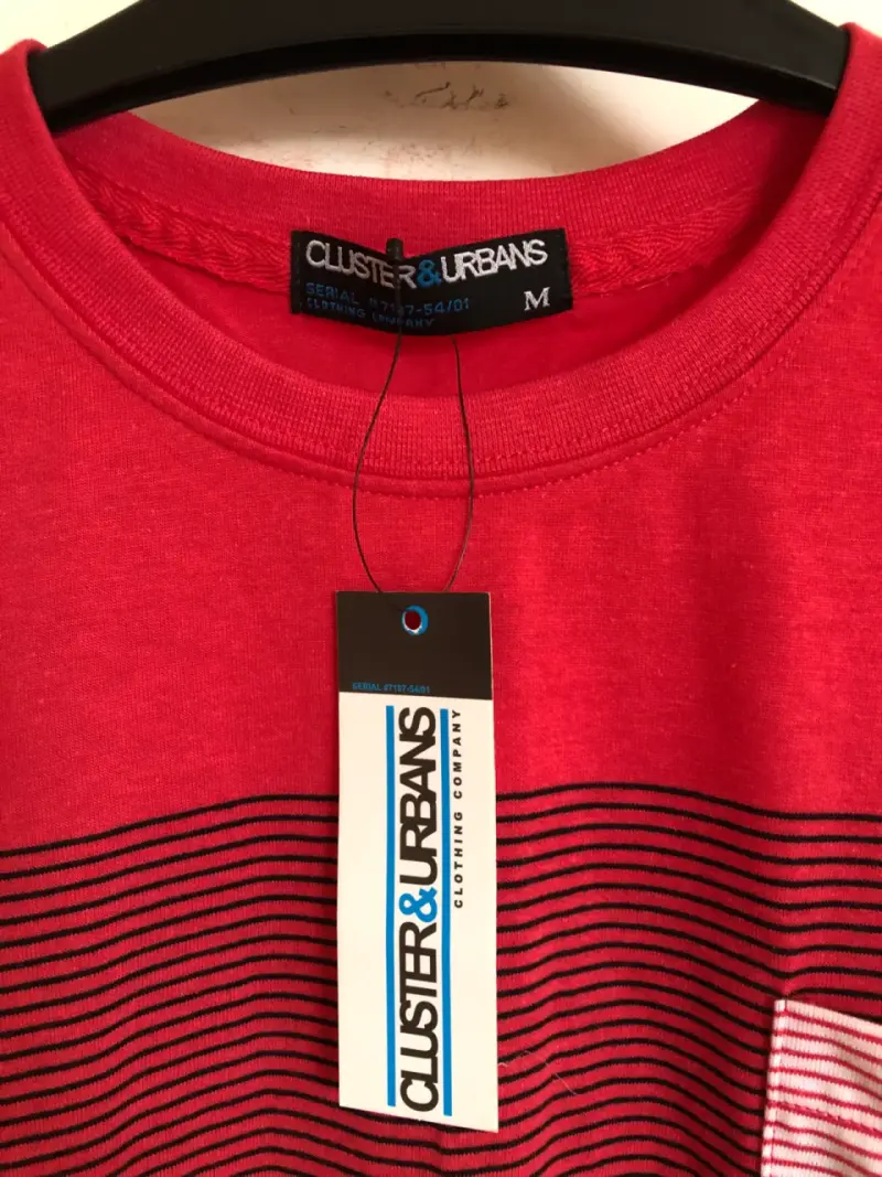 Polera roja a rayas con bolsillo - 2