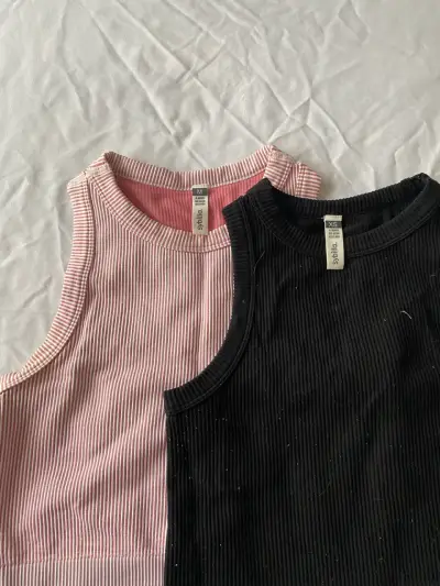 Set de tops sin mangas negro ( Xs) y rosado ( M) - miniatura 2