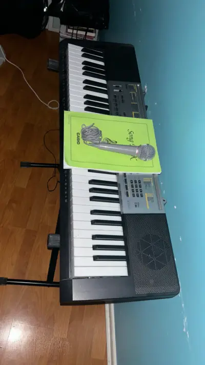 Teclado Casio con soporte y accesorios - miniatura 4