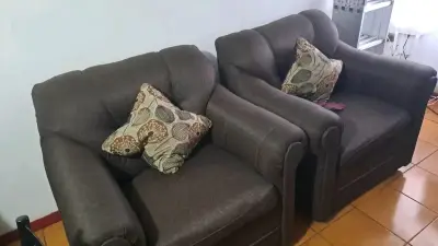 Sofá de tres plazas gris oscuro - miniatura 2