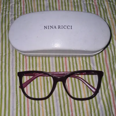 Anteojos Nina Ricci con estuche - miniatura 1