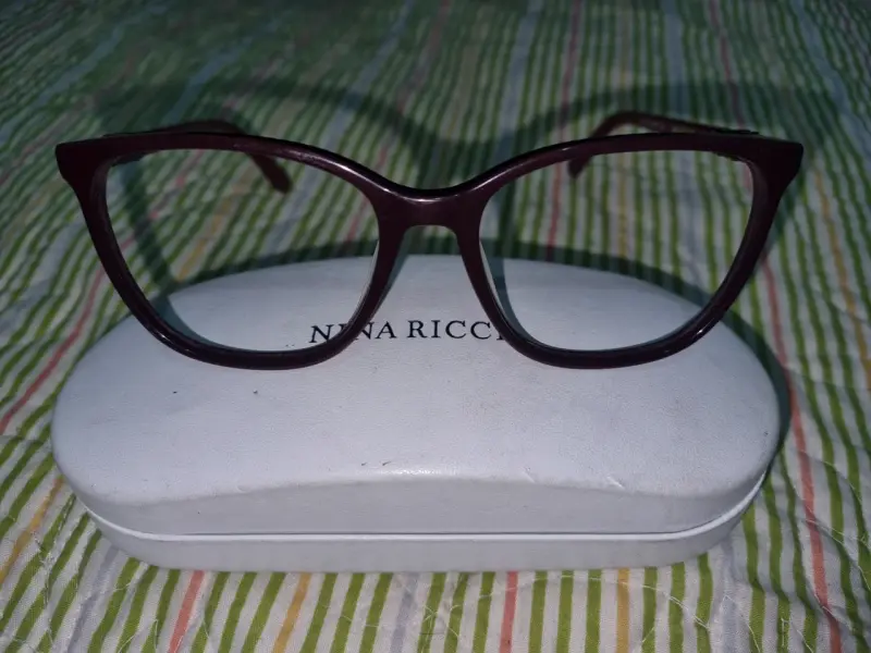 Anteojos Nina Ricci con estuche - 4