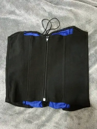 Corset negro con encaje azul - miniatura 2