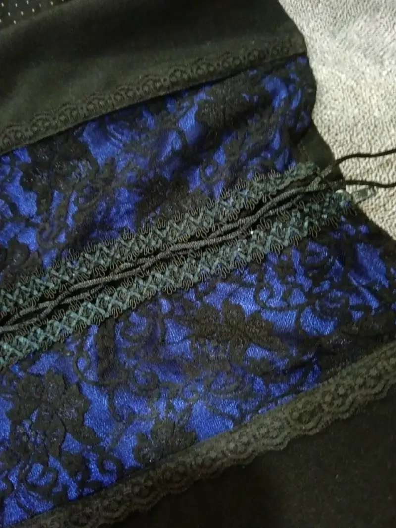 Corset negro con encaje azul - 3