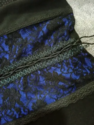 Corset negro con encaje azul - miniatura 3