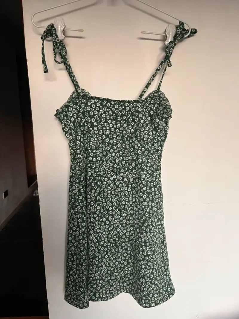 Vestido verde floreado con tirantes H&M - 3
