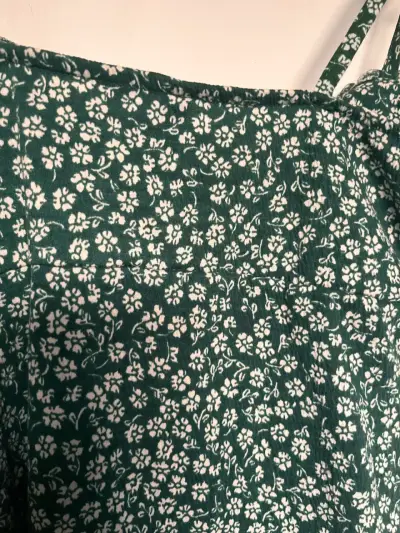 Vestido verde floreado con tirantes H&M - miniatura 4