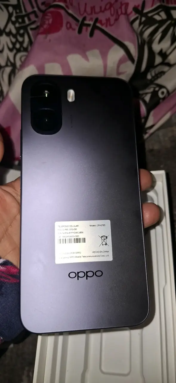 Celular. Nuevo oppo - 3